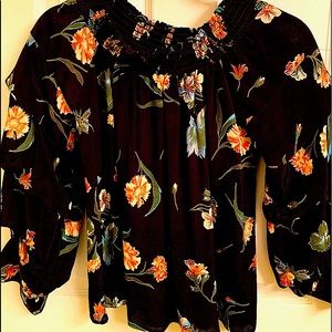 SCRIPTED  - OFF Shoulder / FLORAL TOP - small / NWT